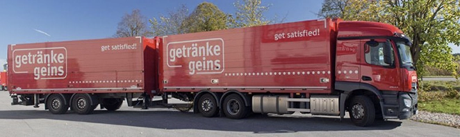 LKW mit Anhänger von der Flotte von Getränke Geins